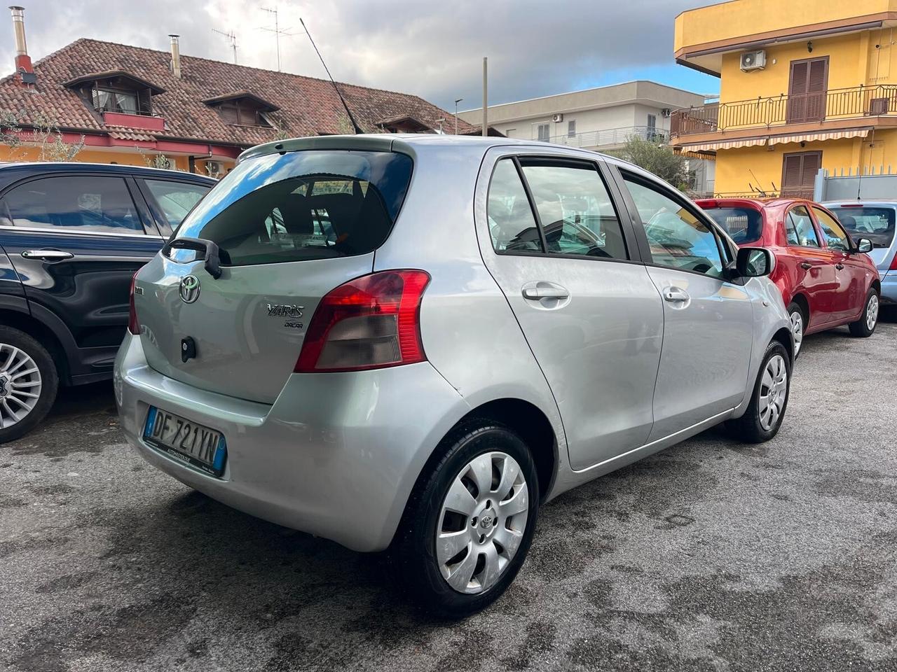 Toyota Yaris 1.0 5 porte Sol