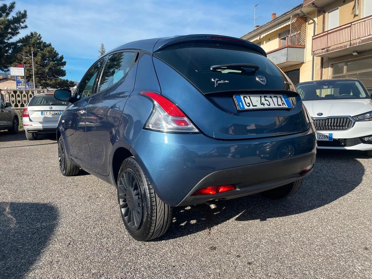 Lancia Ypsilon 1.0 Hybrid Ecochic Siler