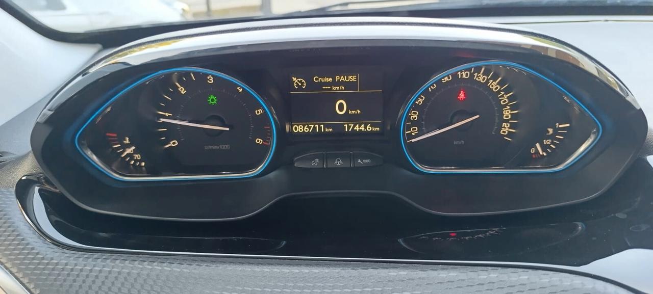 Peugeot 2008 BlueHDi 100 S&S Allure