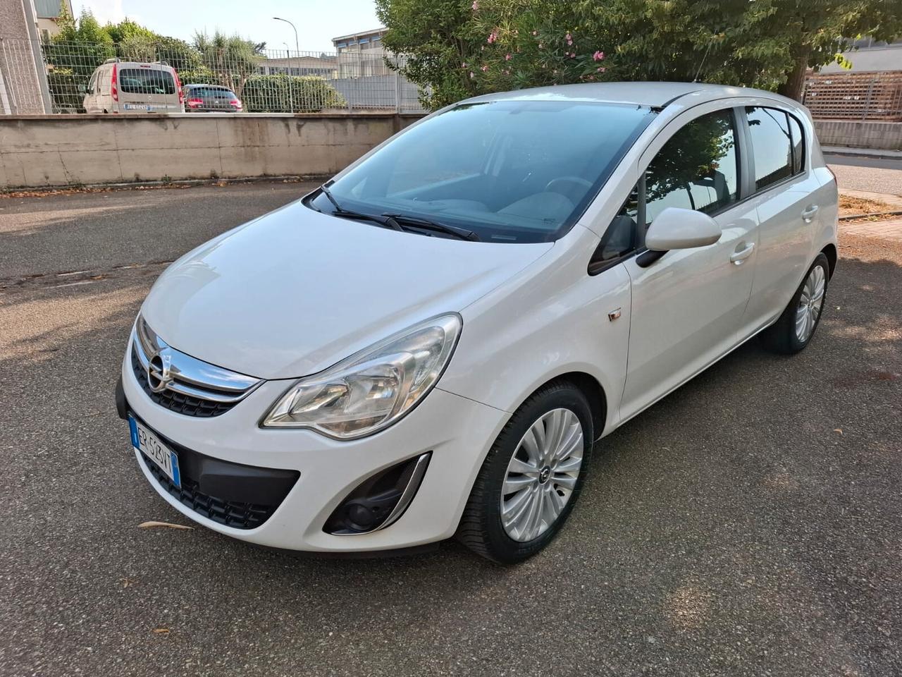 Opel Corsa 1.2 5 porte 2013 SOLAMENTE 99.000 KM