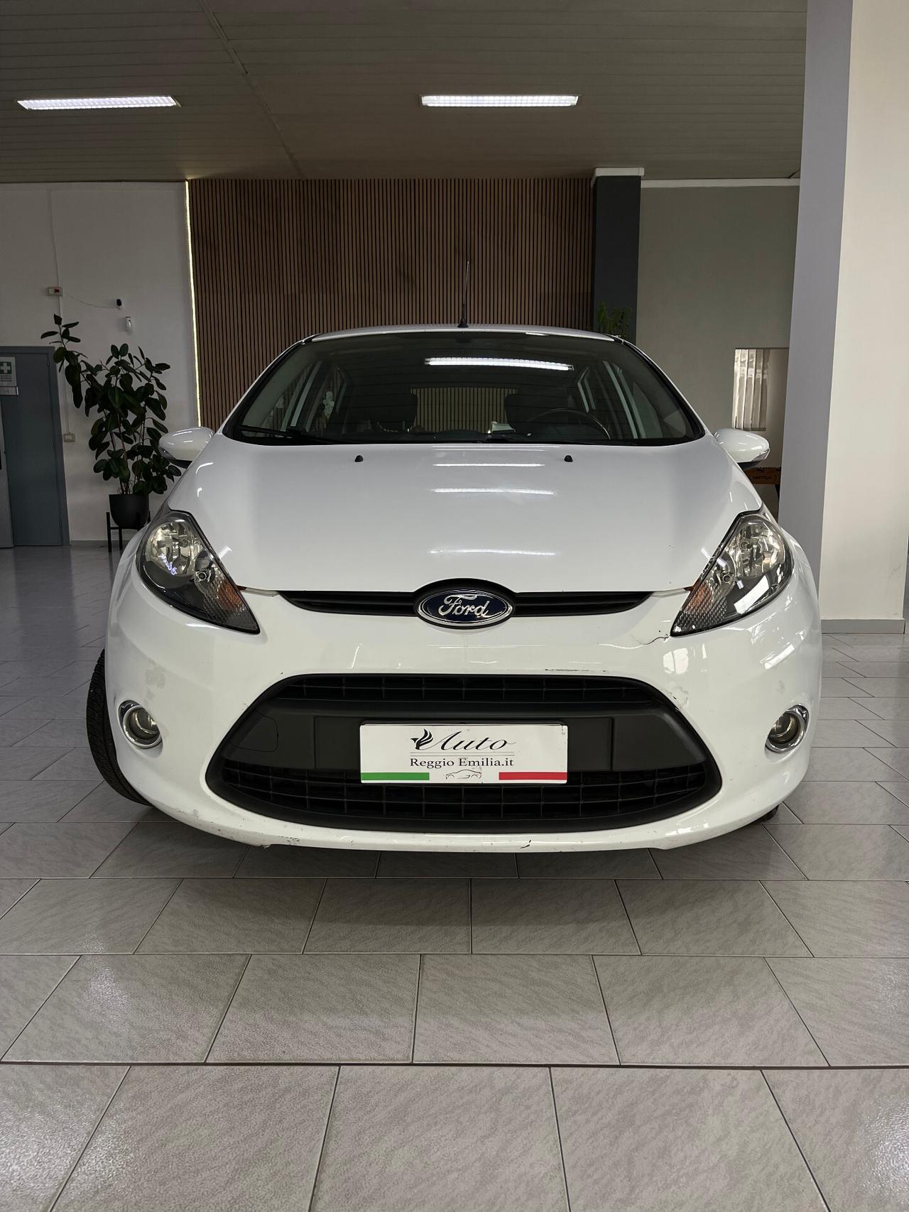 Ford Fiesta 1.4 5 porte Bz.- GPL Titanium - PASSAGGIO INCLUSO