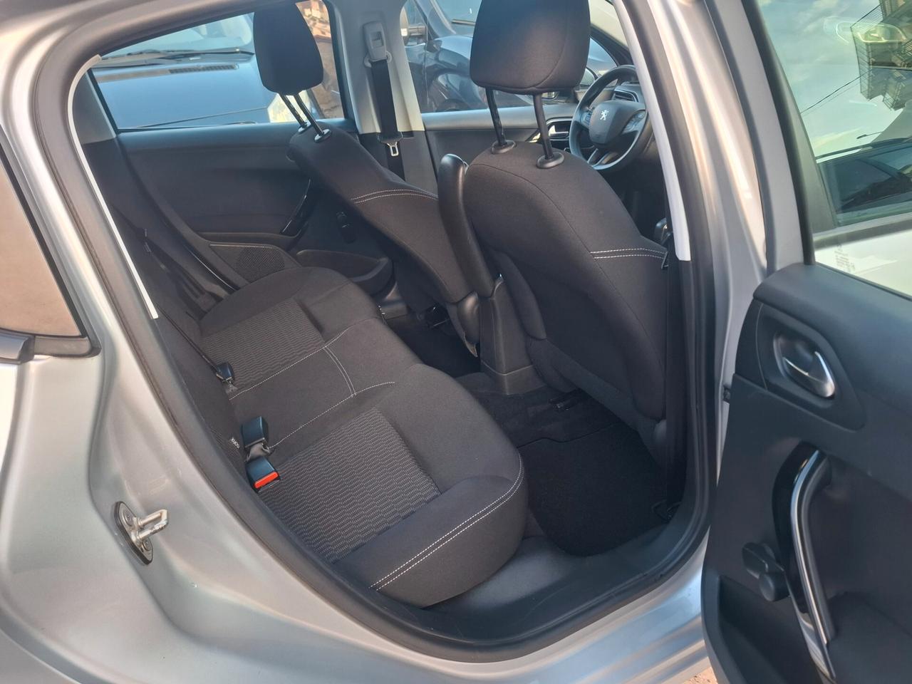 Peugeot 208 - 1.6 HDi Navi|Clima|Sensore 2017