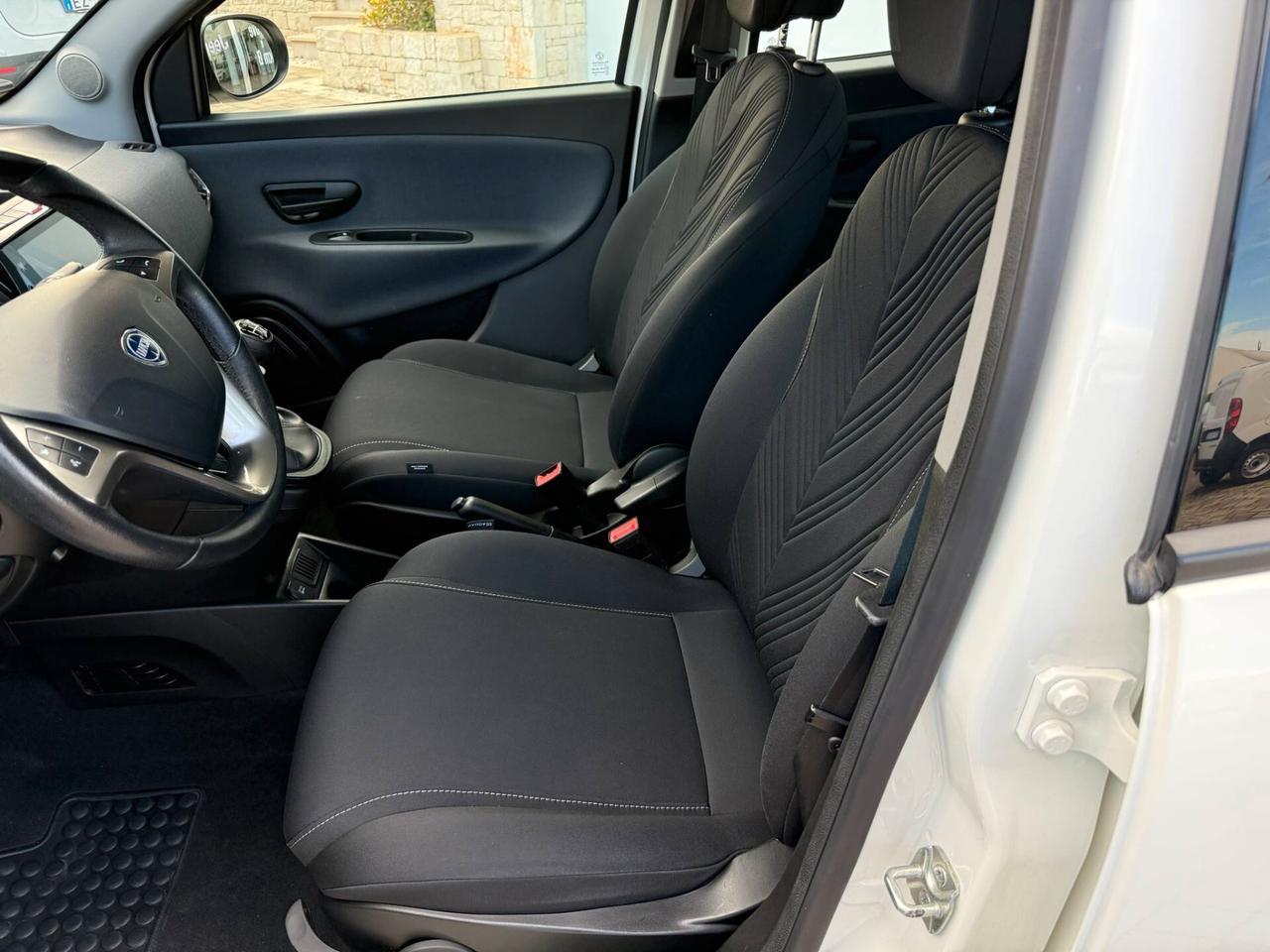 Lancia Ypsilon 1.0 FireFly 5 porte S&S Hybrid Gold