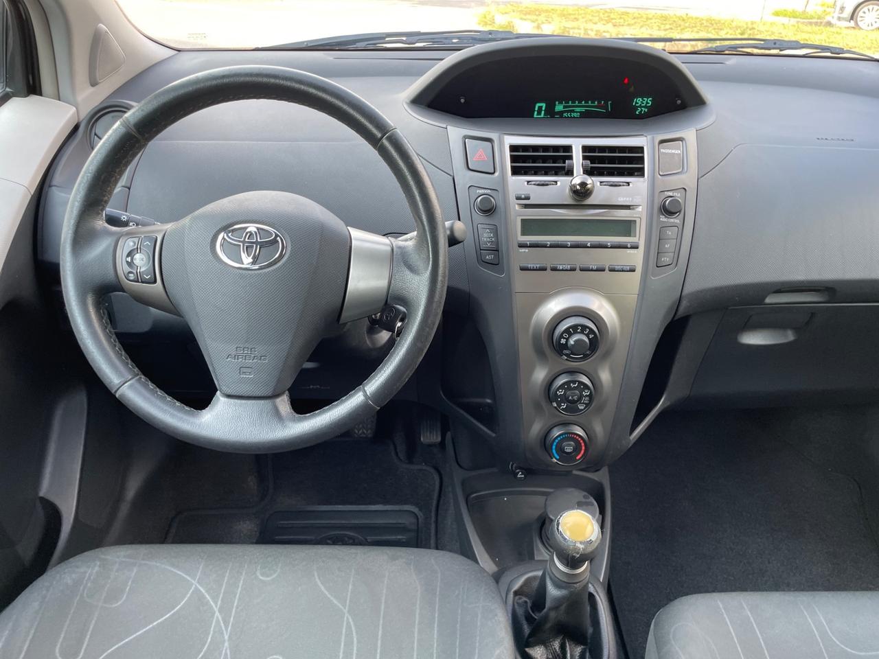 Toyota Yaris 1.0 3 porte Luxury pack