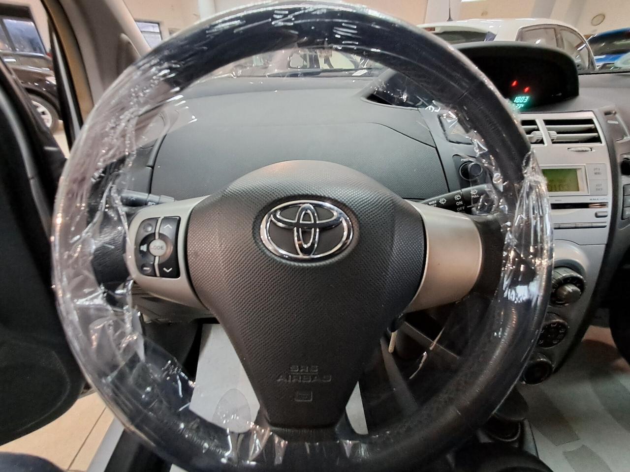 Toyota Yaris 1.0 5 porte Sol