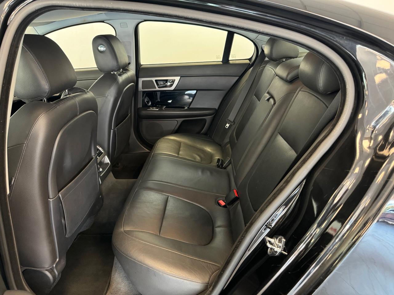 Jaguar XF 3.0 DS V6 Stealth Edition BLACK PACK
