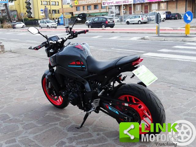 YAMAHA MT-09 -