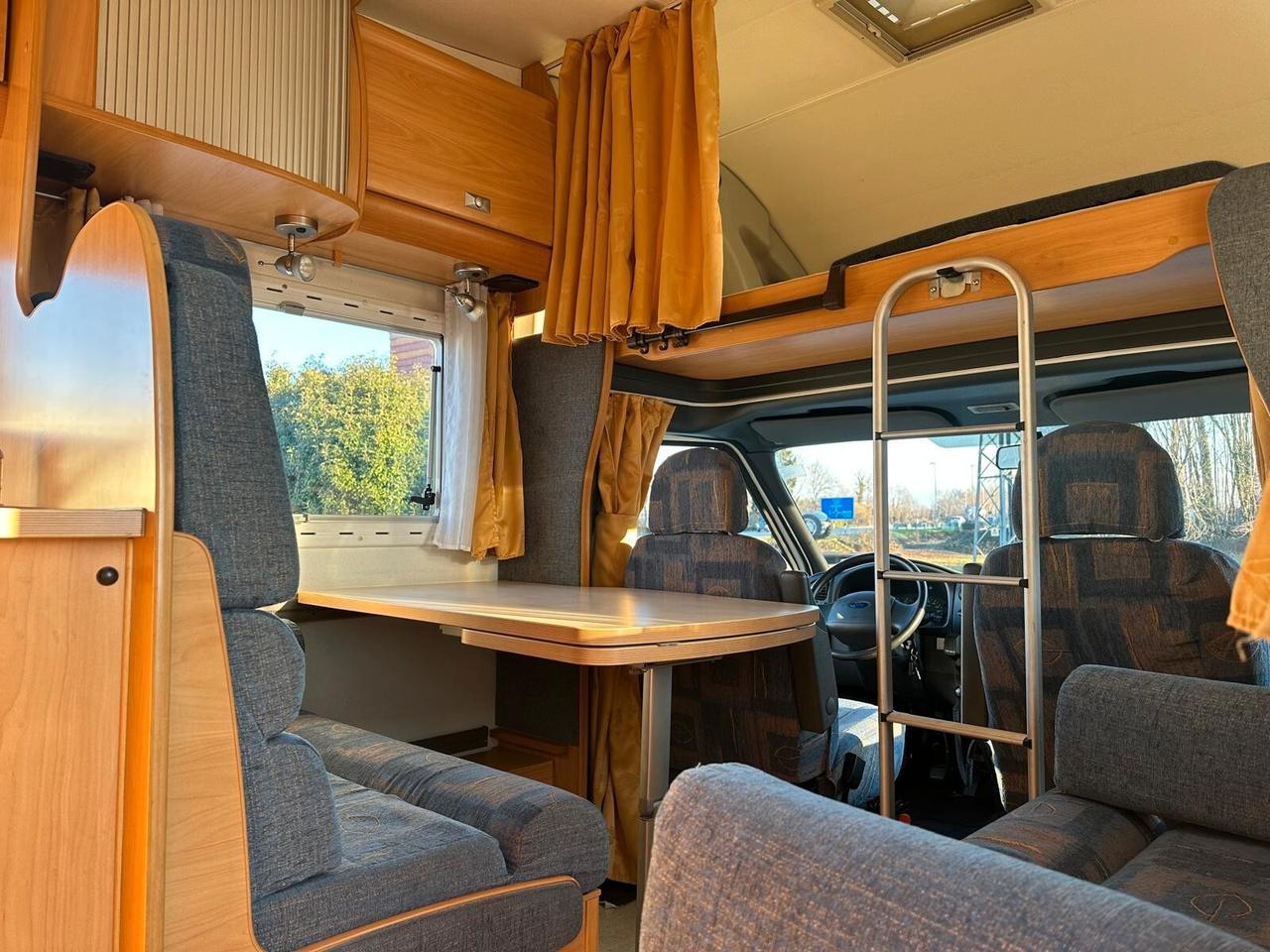 Ford TRANSIT mansardato