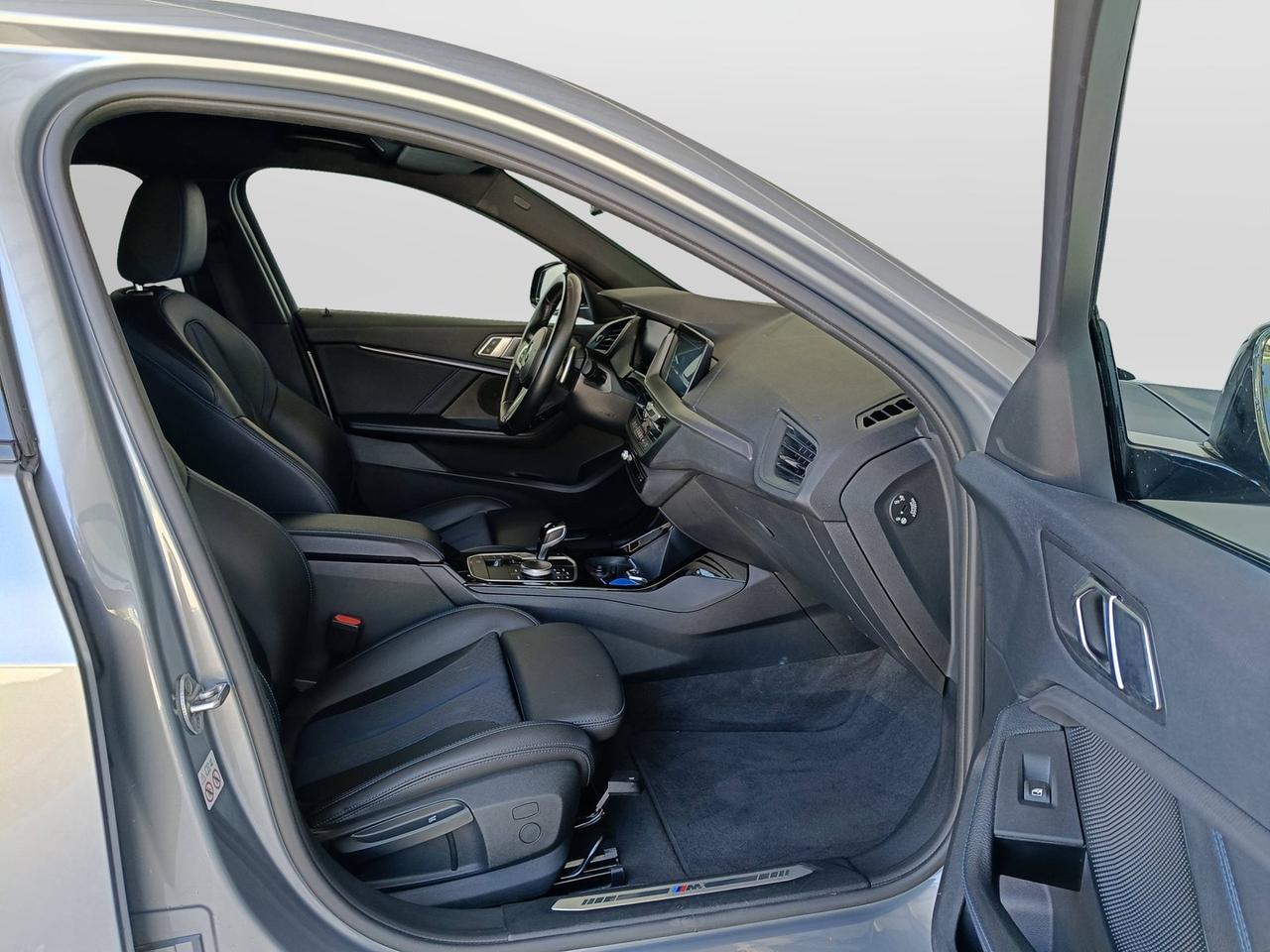 BMW Serie 1 F40 - 118d Msport auto