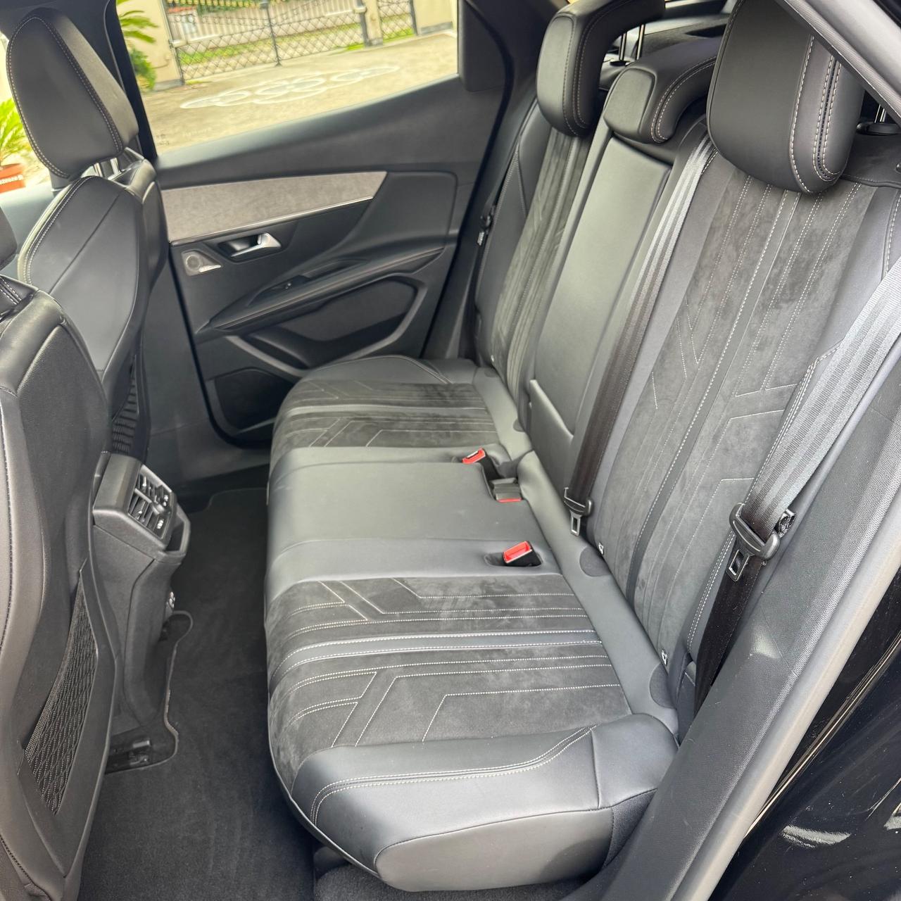Peugeot 3008 GT TOTAL BLACK