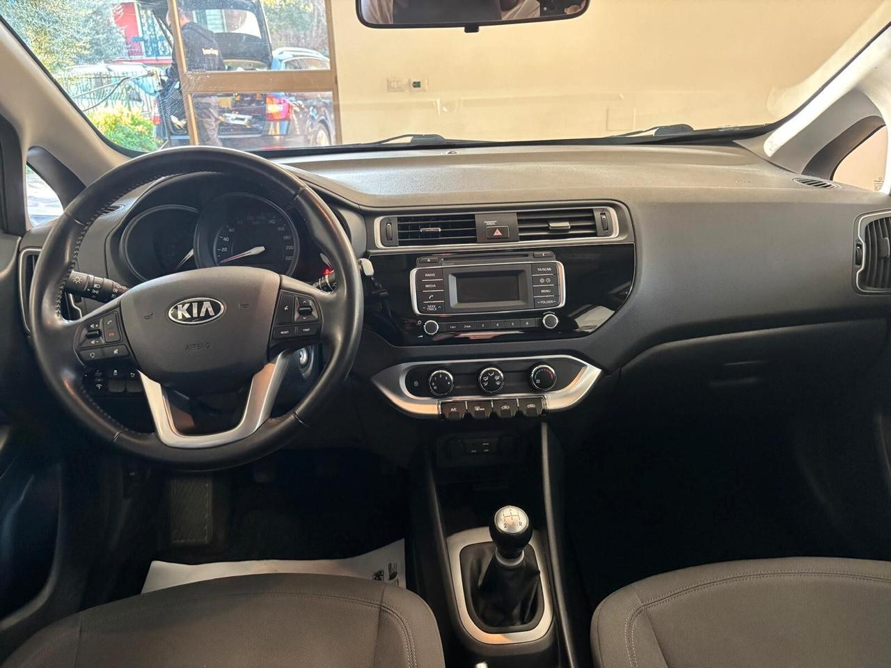 KIA RIO ANNO 2015 BZ 1.2 ADATTA NEOPATENTATI KM 130 MILA