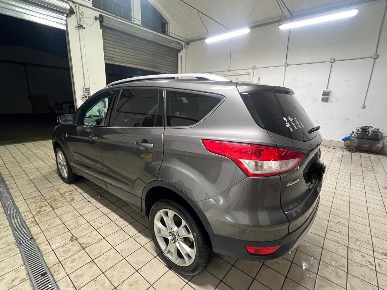 Ford Kuga 2.0 TDCI 140 CV 4WD Powershift Titanium