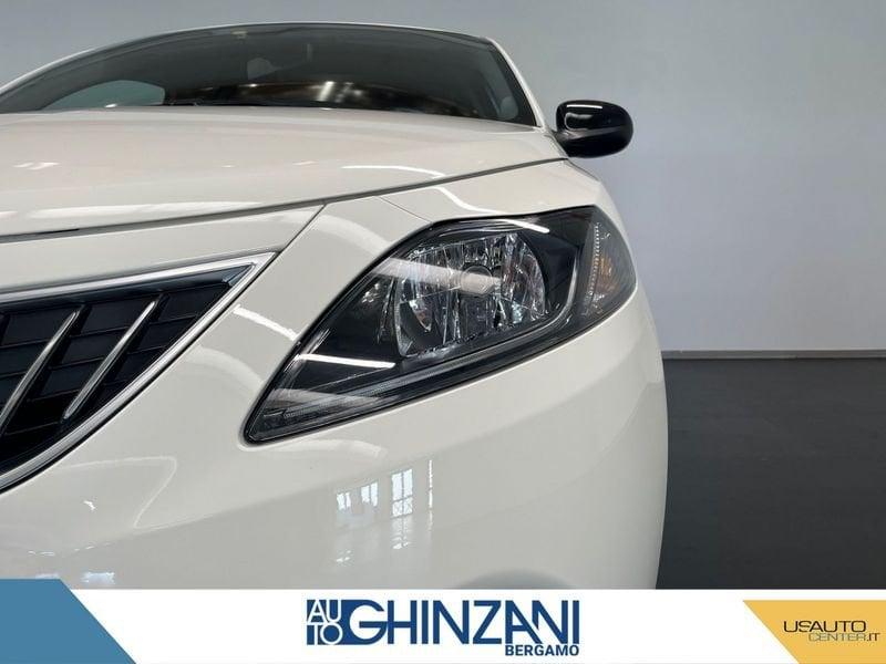 Lancia Ypsilon 1.0 FireFly 5 porte S&S Hybrid Silver