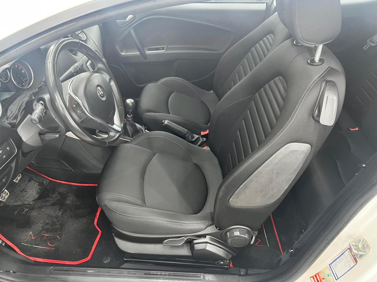 Alfa Romeo MiTo 2017 1.4 Distinctive 78cv E6