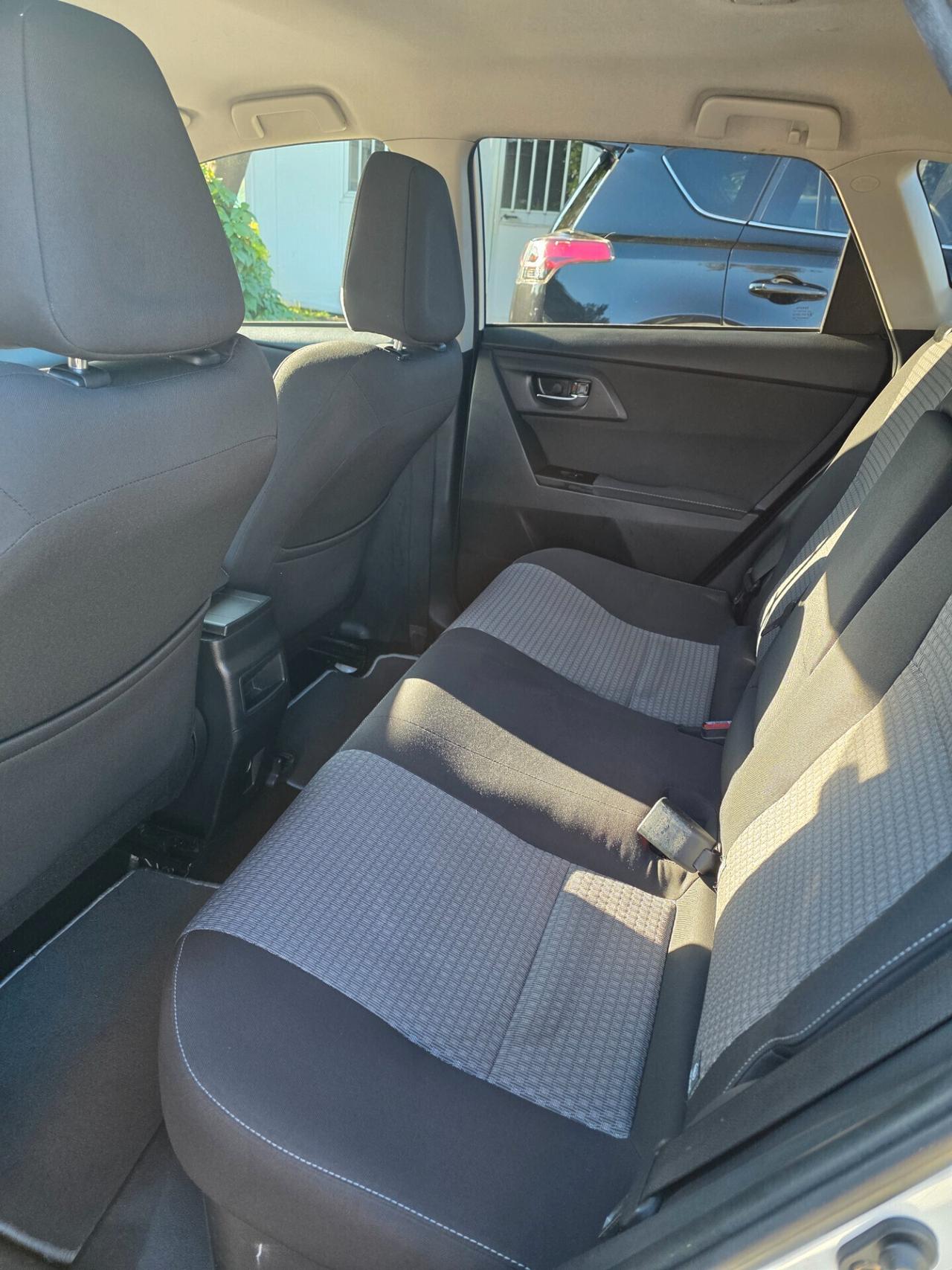 Toyota Auris 1.8 Hybrid Business