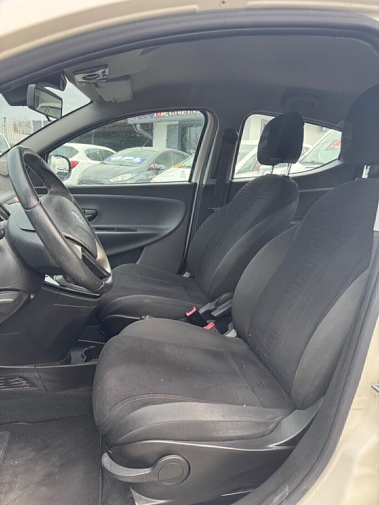 Lancia Ypsilon 1.2 69 CV 5 porte S&S Gold