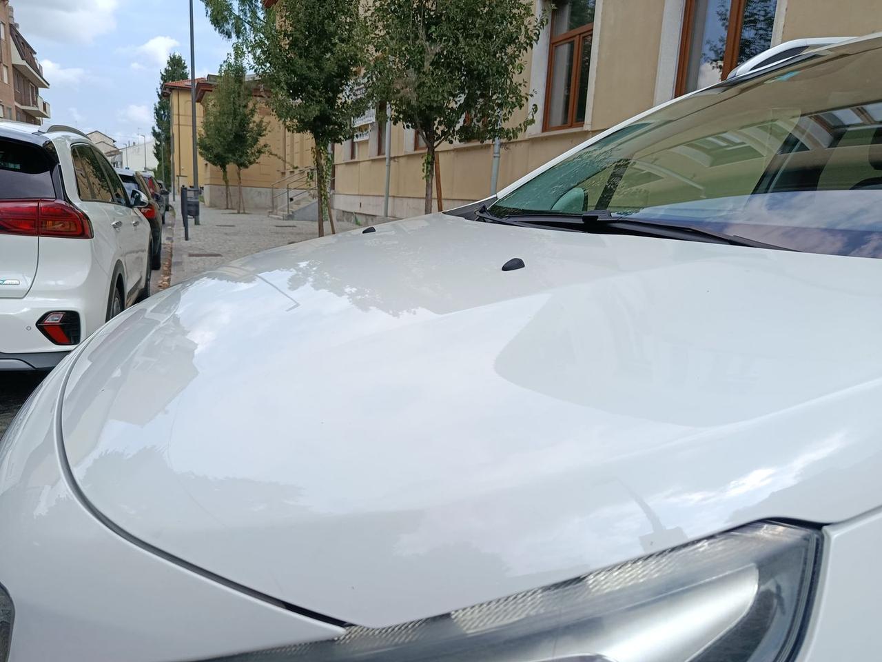 Peugeot 2008 Allure 1.6 Blue HDI 120 #6505