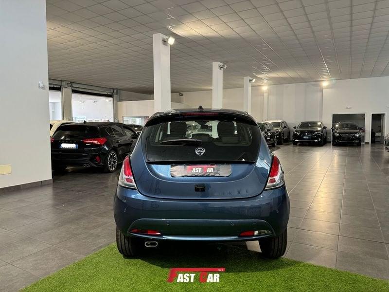 Lancia Ypsilon 1.0 FireFly 5 porte S&S Hybryd Gold