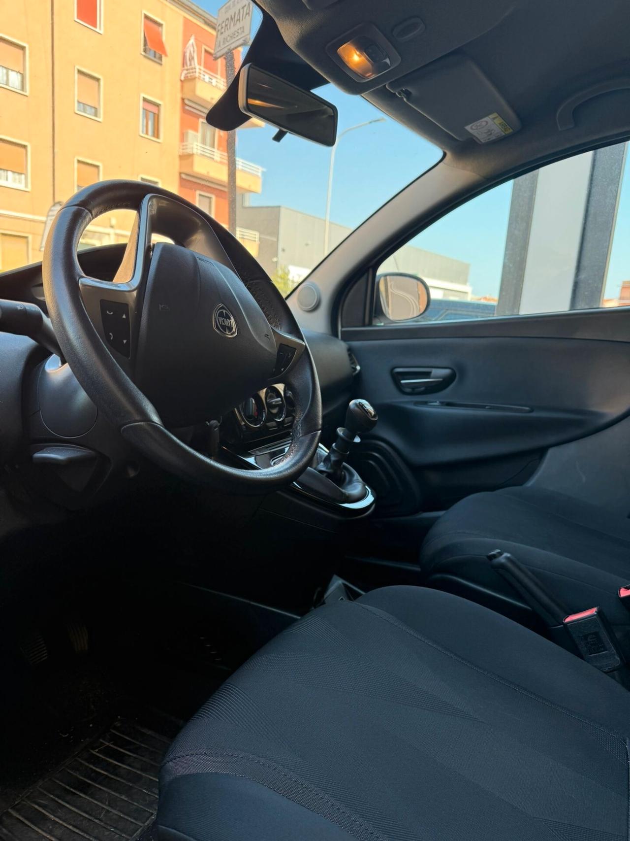 Lancia Ypsilon 1.0 FireFly 5 porte S&S Hybrid Ecochic Gold