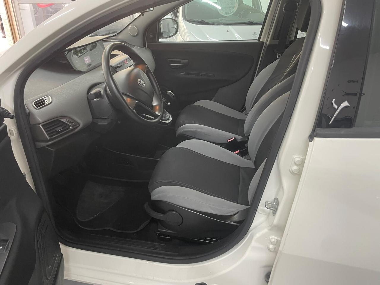 Lancia Ypsilon 1.2 69 CV 5 porte S&S Silver