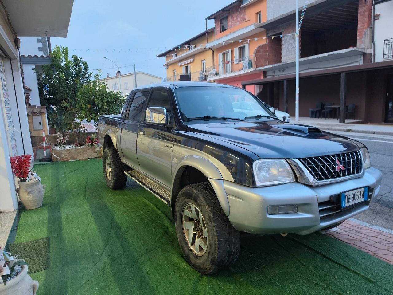 Mitsubishi L200 2.5 TD cat 4WD Double Cab Invite