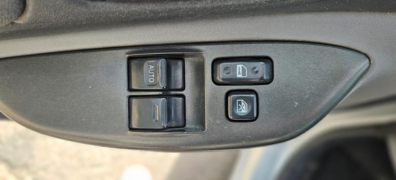 Toyota Yaris 1.0 16V 5 porte Sol