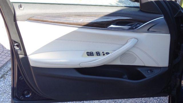 BMW 530 d xDrive 249CV Touring Luxury, Garanzia..