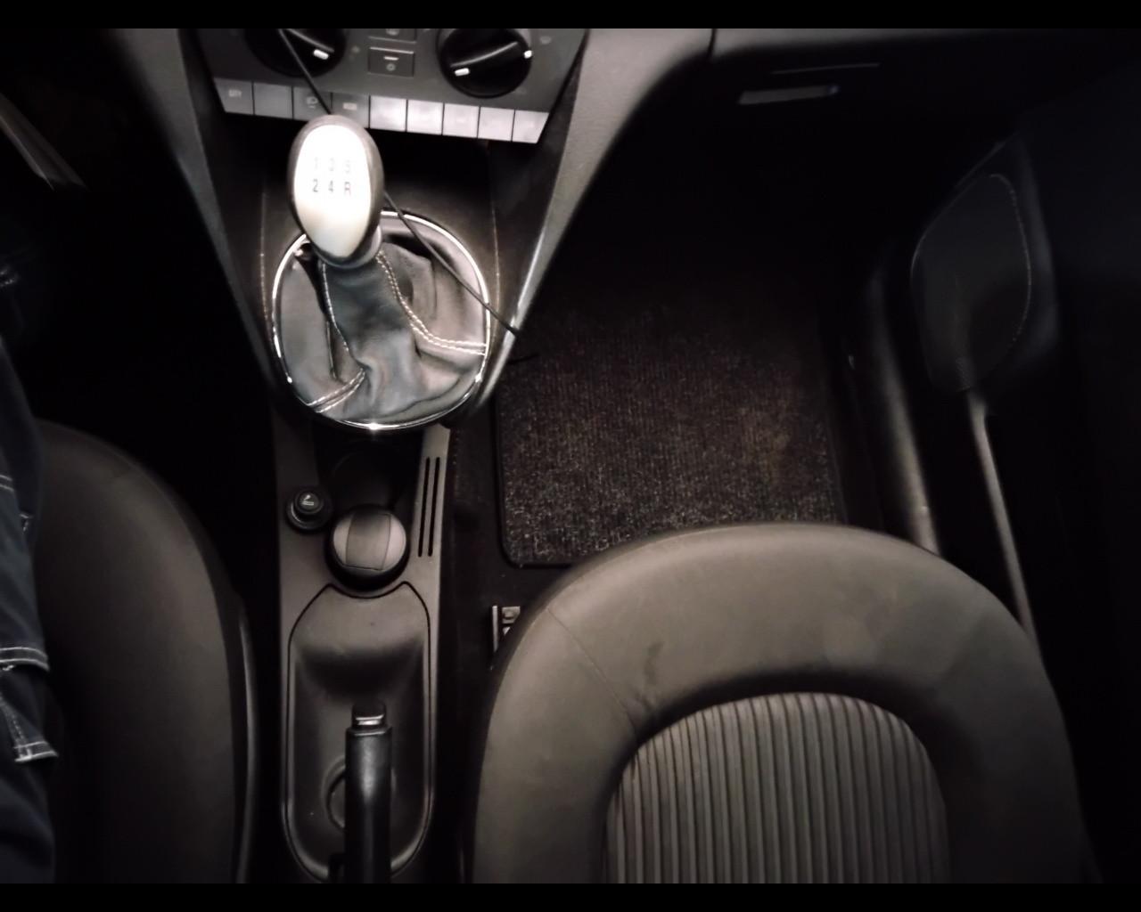 LANCIA Ypsilon II 2007 - Ypsilon 1.2 8v New Oro (oro)