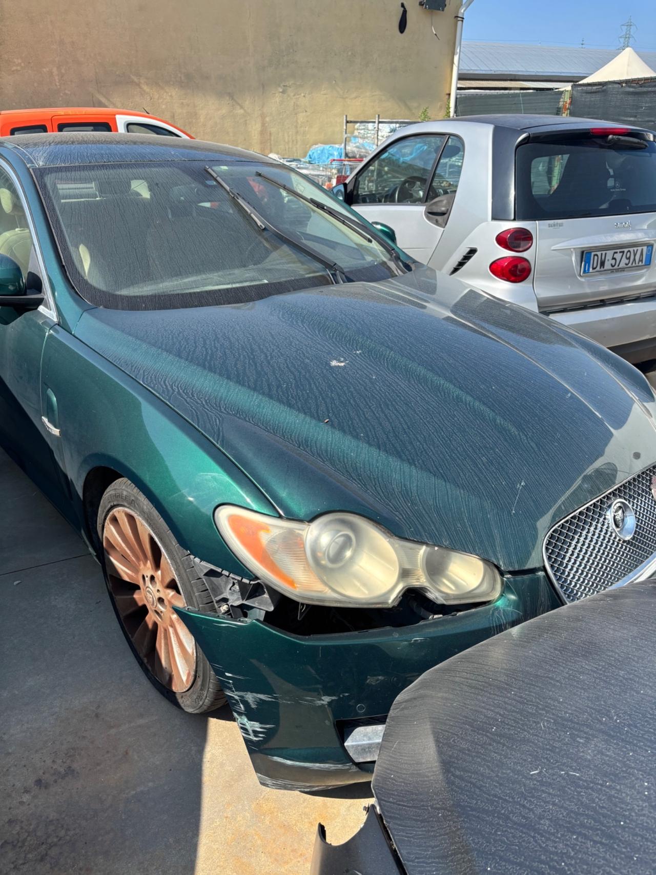 Jaguar XF 2.7D V6 Luxury motore rotto per pezzi ricambi occhio