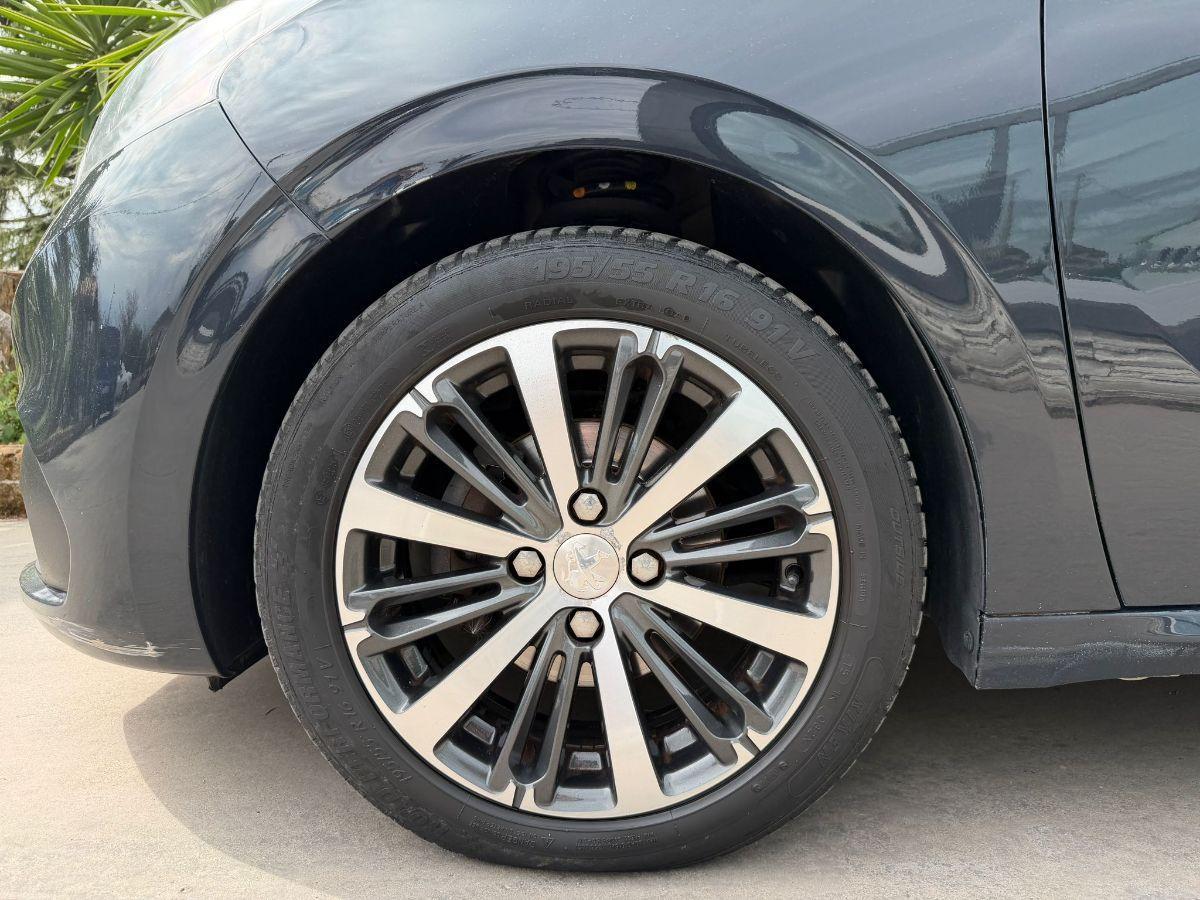 PEUGEOT - 208 - BlueHDi 100 5p. Allure