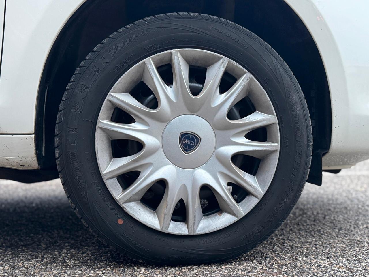 Lancia Ypsilon 0.9 TwinAir 85 CV 5 porte Metano Ecochic Gold