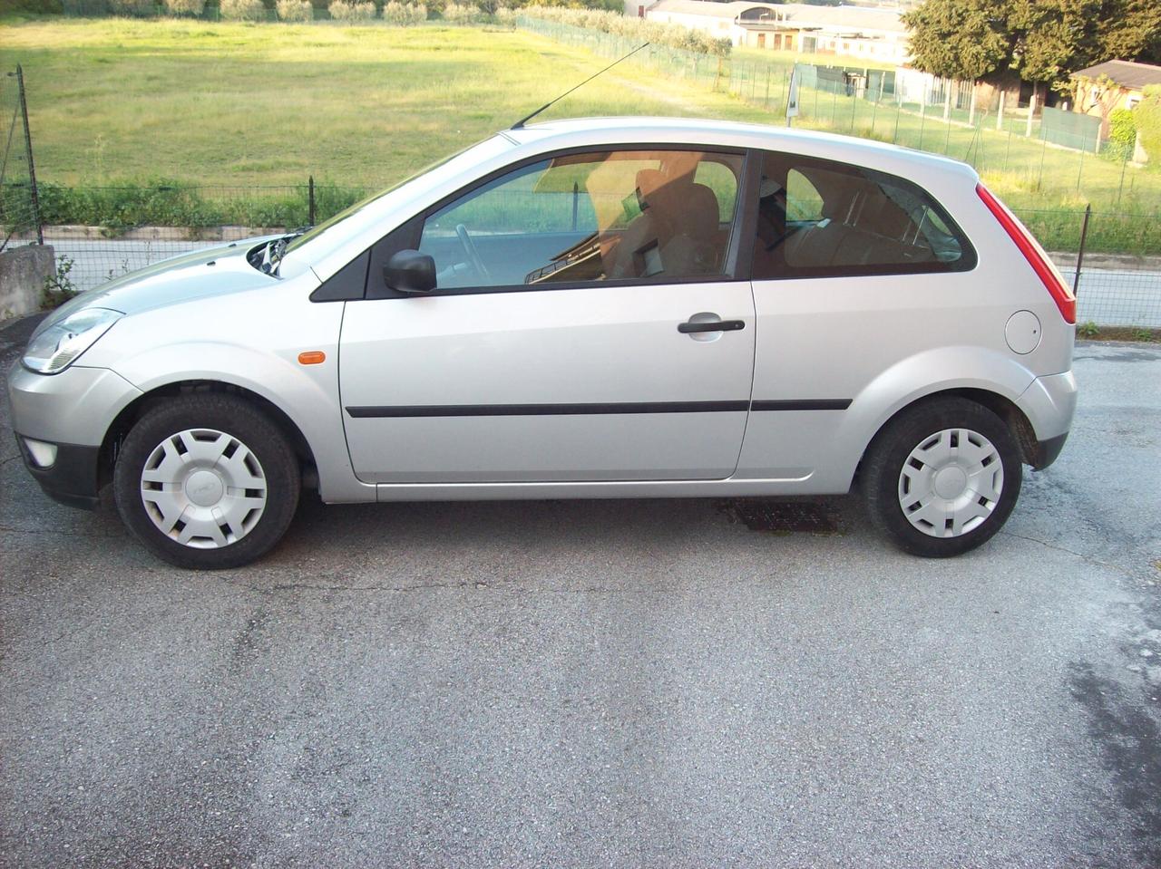 Ford Fiesta 1.4 TDCi 3p. x neopatentati solo 99900km