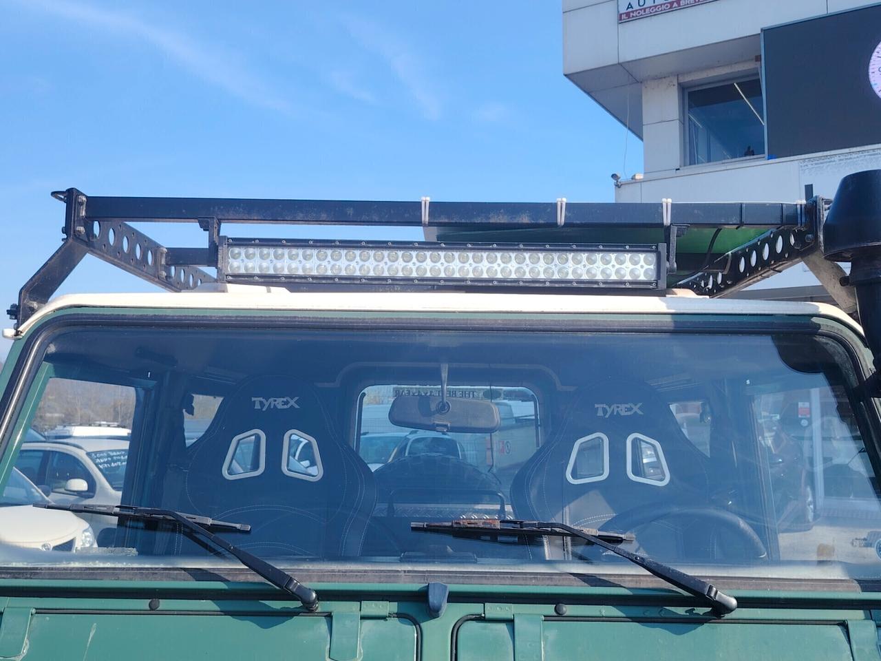 Land Rover Defender 9.0 2.5 Td5 -AUTOCARRO