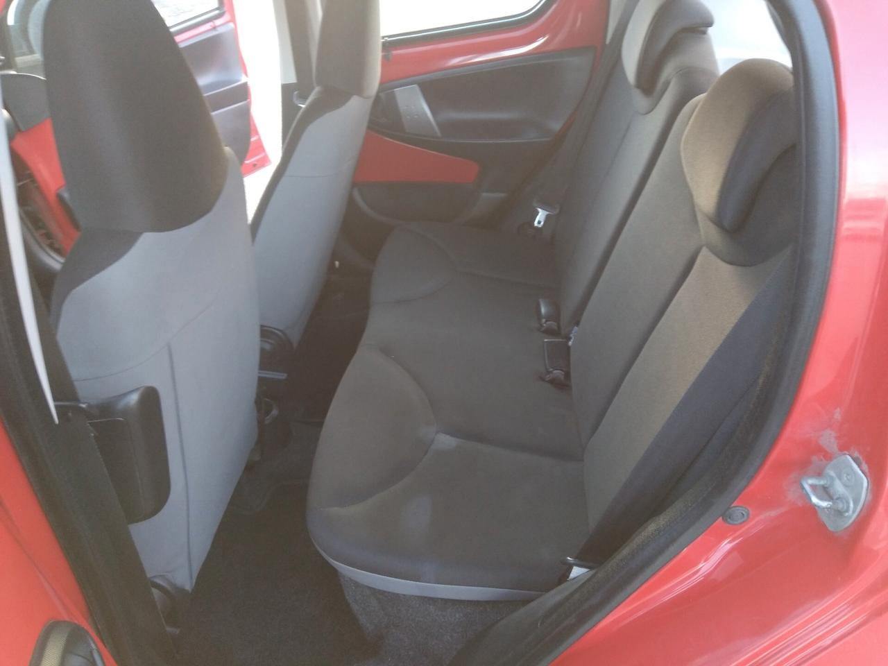 Toyota Aygo 1.0 12V VVT-i 5 porte Cool Soda Connect x neopatentati