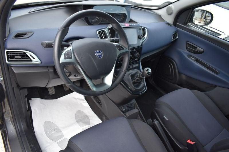 Lancia Ypsilon 1.0 FireFly 5 porte S&S Hybrid Platino