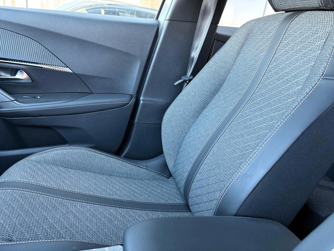 Peugeot 2008 ALLURE PureTech 130 EAT8 SPOTICAR