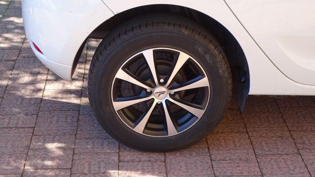 DACIA Sandero 1.2 75CVn cerchi in lega, Neopatentati, Garanzia..