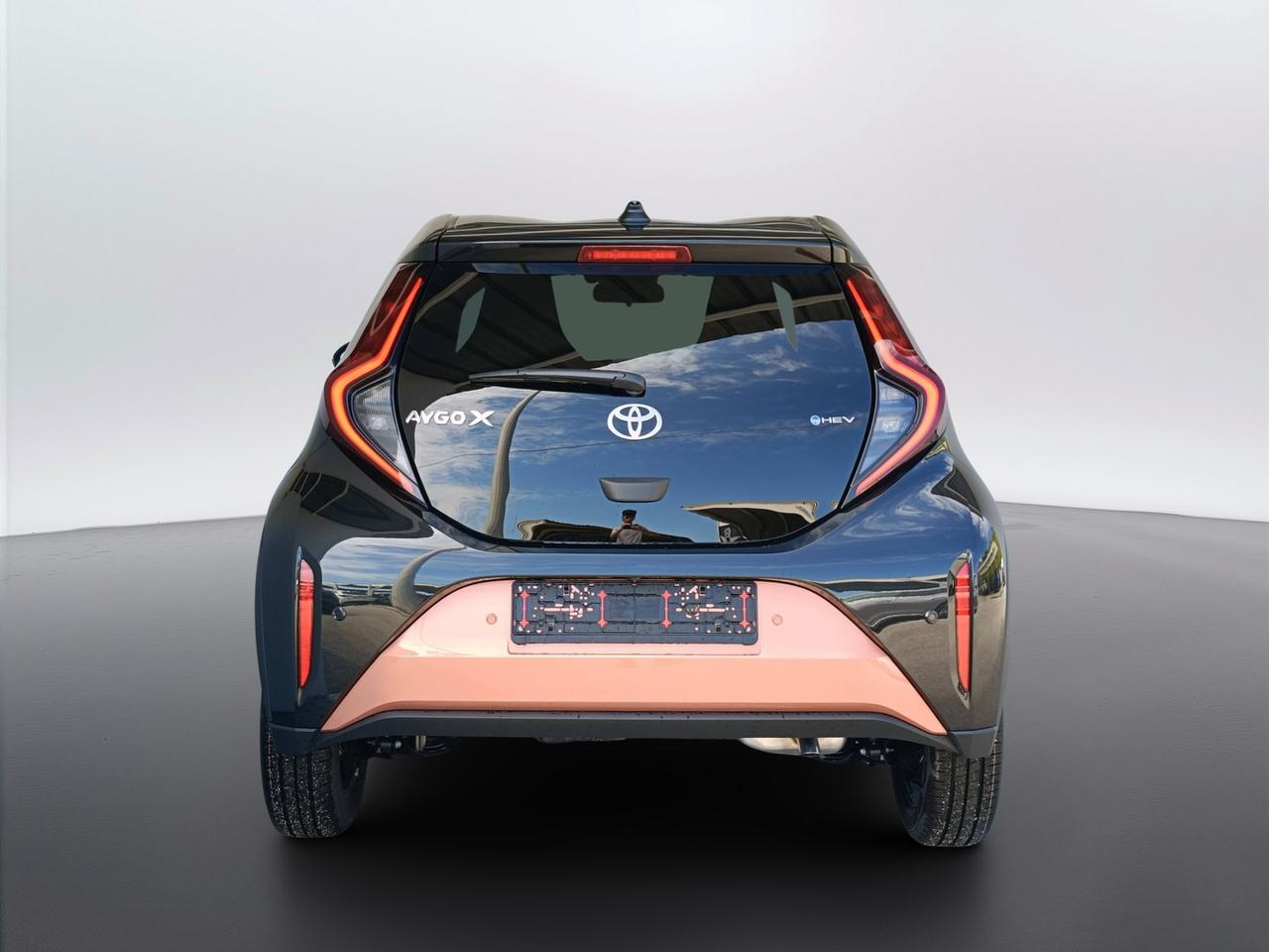 TOYOTA AYGO X HEV ICON MC26