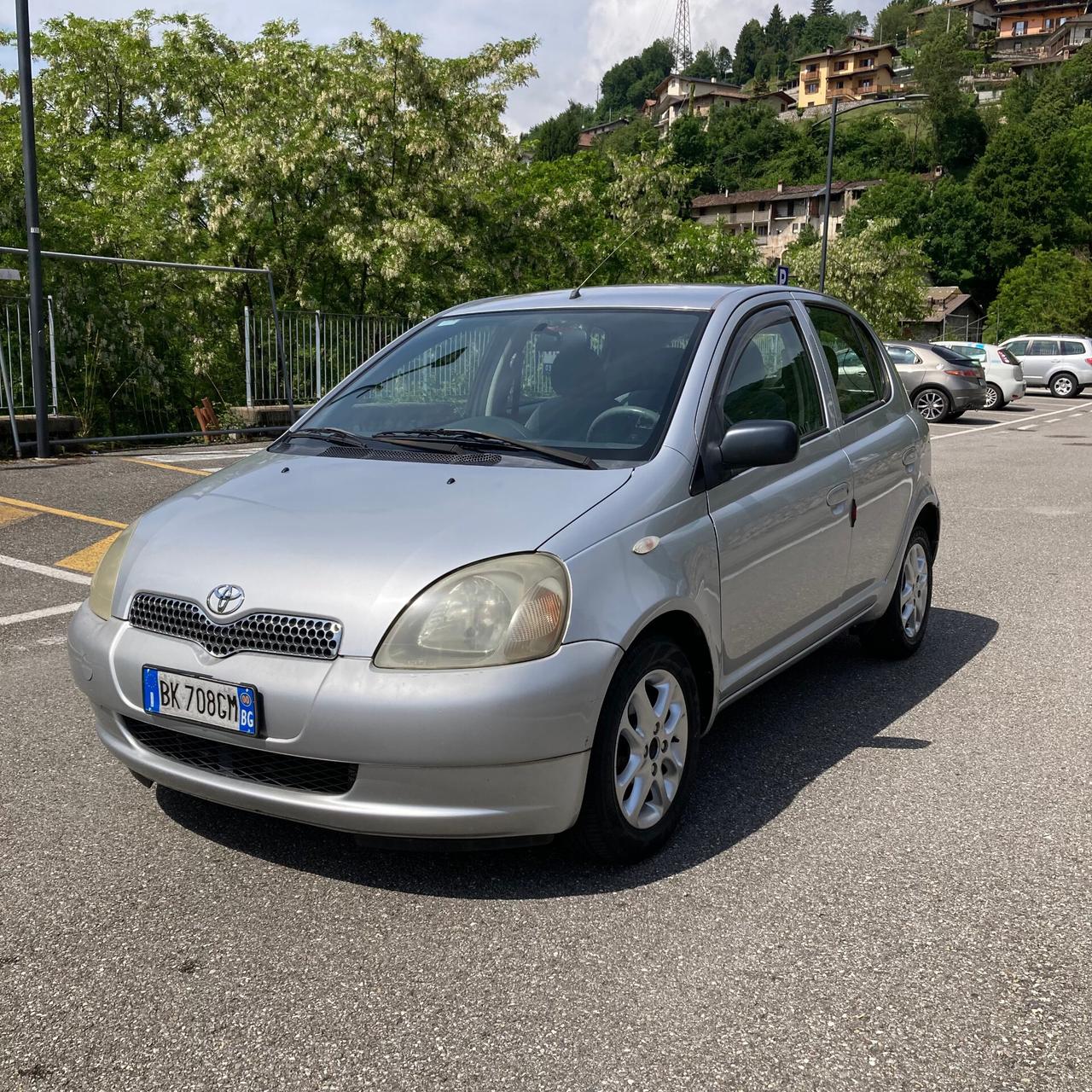 Toyota Yaris 1.0i 16V cat 5 porte Sol