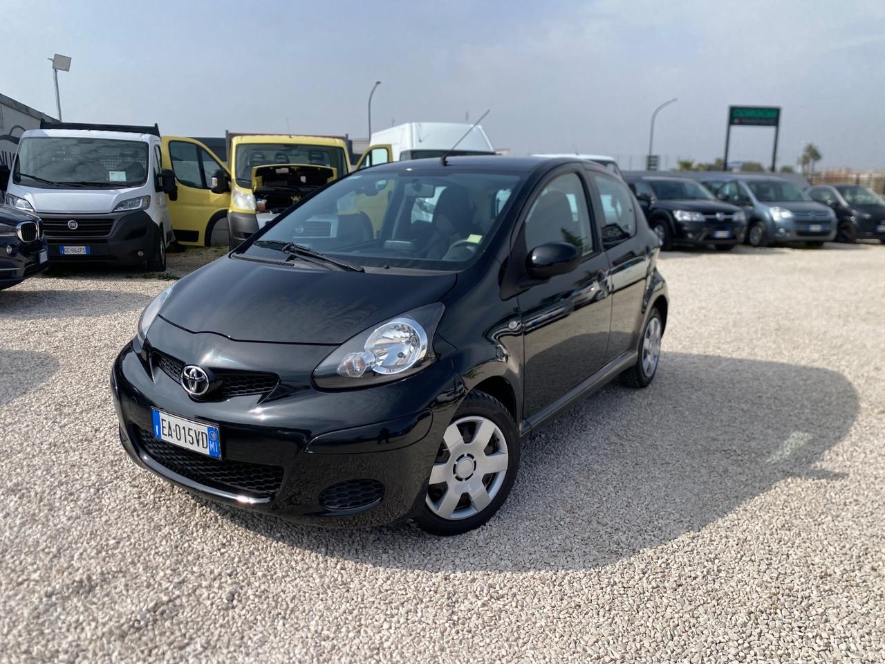 Toyota Aygo 1.0 12V VVT-i 5 porte Sol UNICO PROPIETARIO NEOPATENTATI GARANZIA 12 MESI