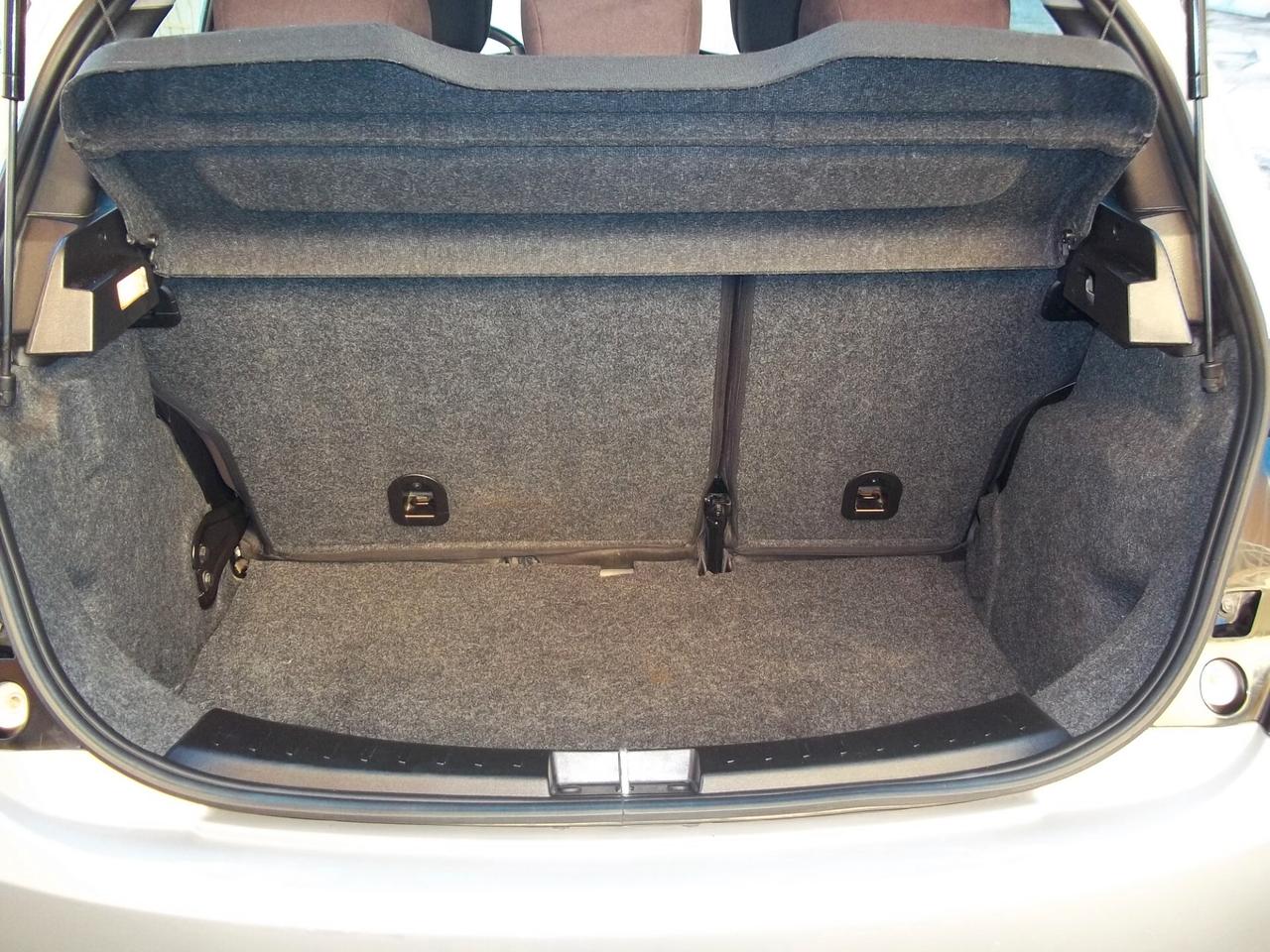 Lancia Ypsilon Gold 1.2 8v Ok neopatentati 5 posti Euro 5B