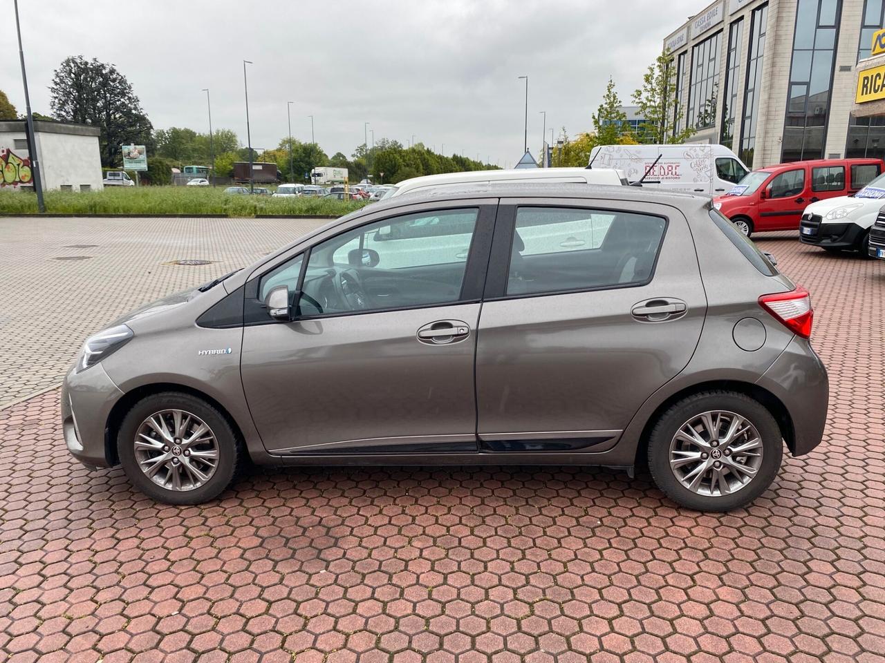 Toyota Yaris 1.5 Hybrid 5 porte Business