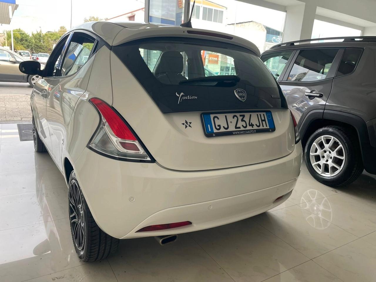 Lancia Ypsilon 1.0 FireFly 5 porte S&S Hybrid Ecochic Gold