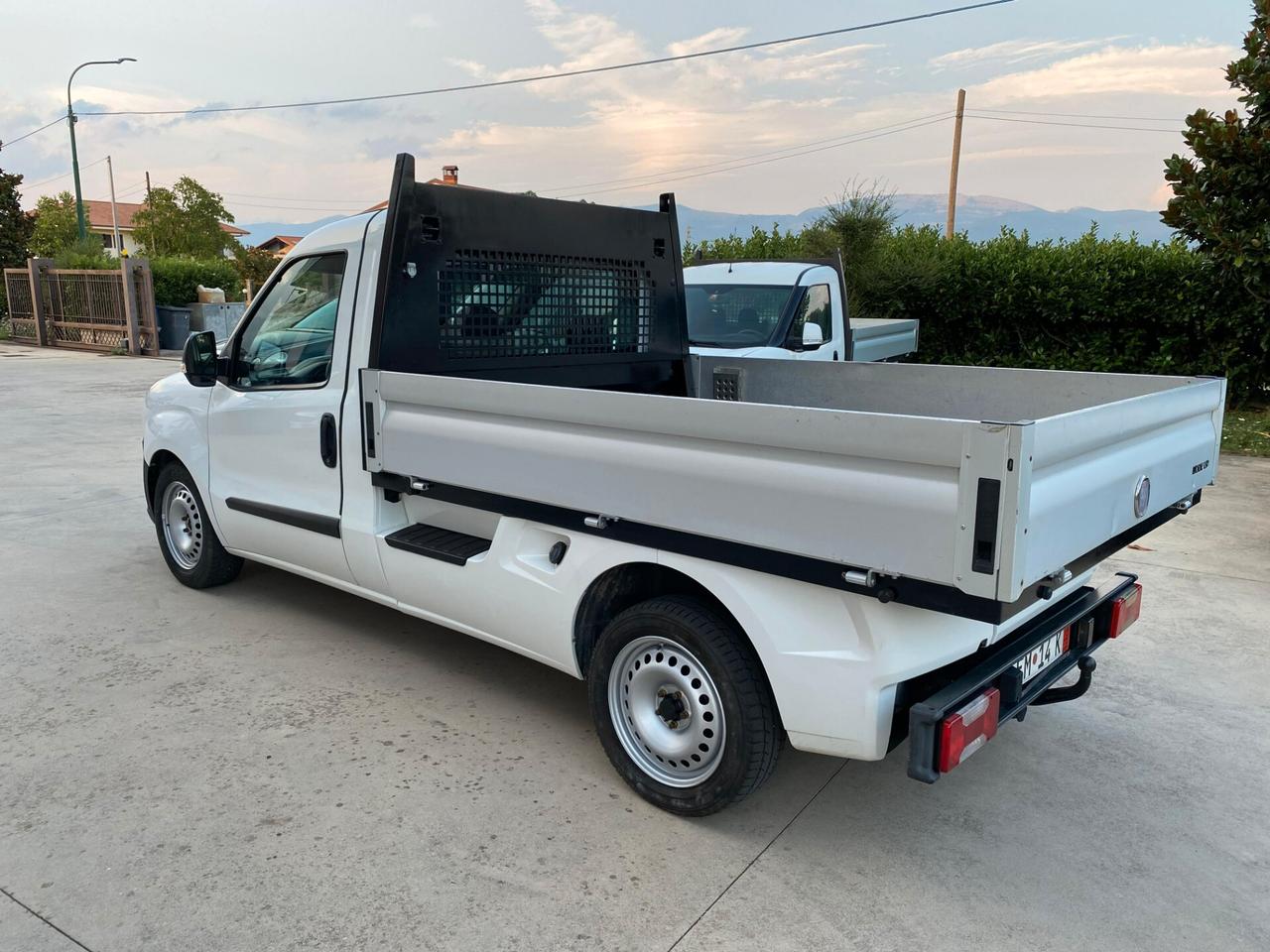 2011 FIAT DOBLO' MAXI CARGO WORK-UP