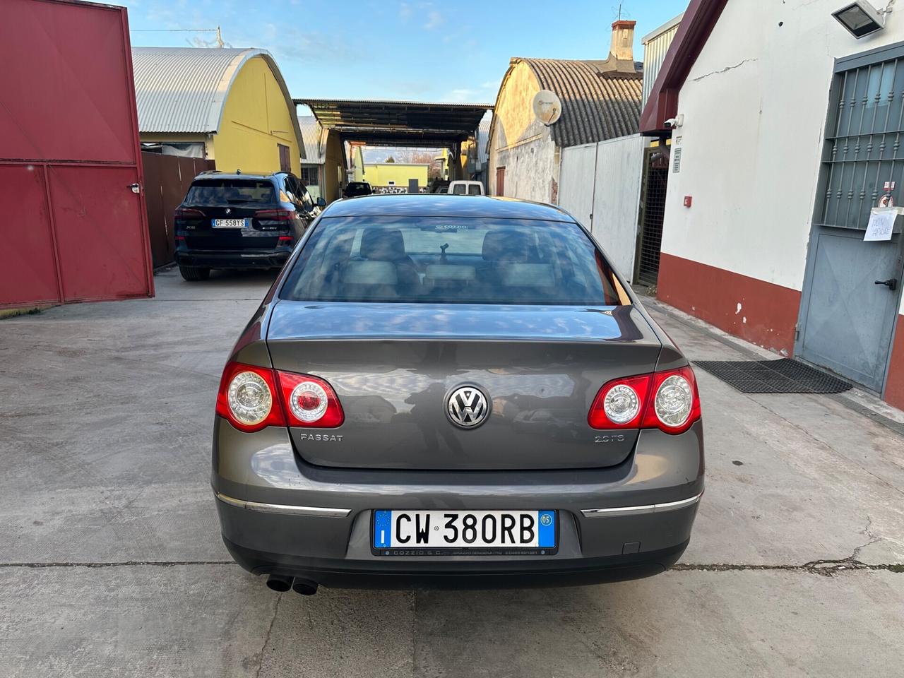 Volkswagen Passat 2.0 FSI Highline Berlina