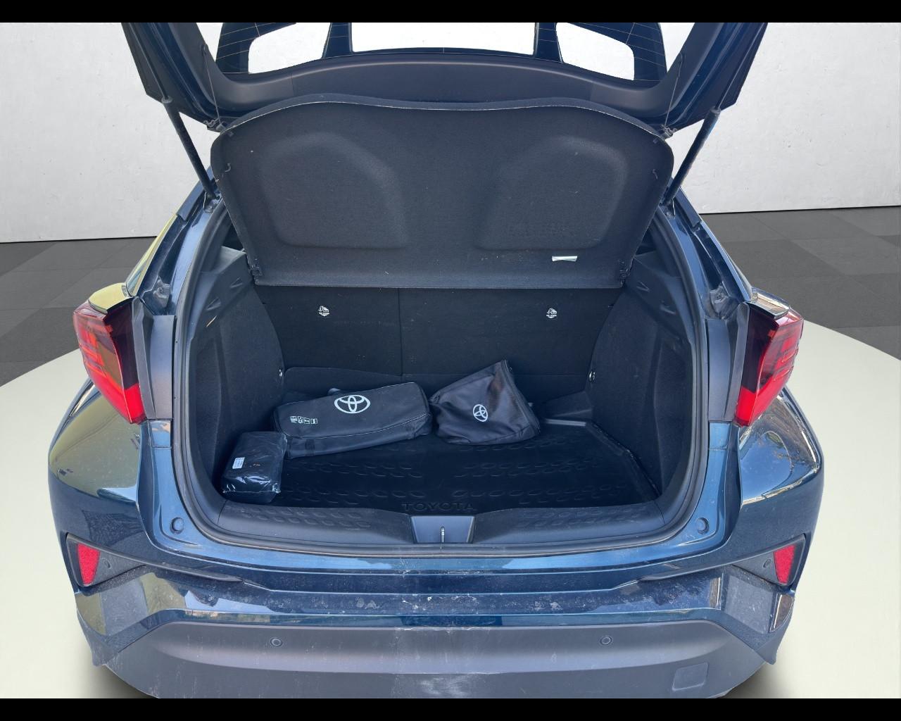 TOYOTA C-HR (2016-2023) - C-HR 1.8 Hybrid E-CVT Trend