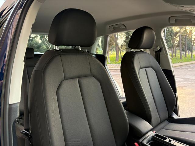 AUDI Q3 35 2.0 TDI S tronic Business COCKPIT
