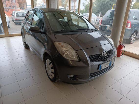 TOYOTA Yaris 1.3 16V 5p. Sol