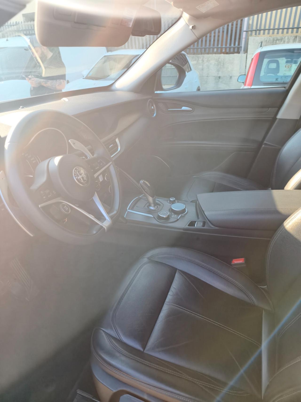 Alfa Romeo Stelvio 2.2 Turbodiesel 210 CV AT8 Q4 Super Total black