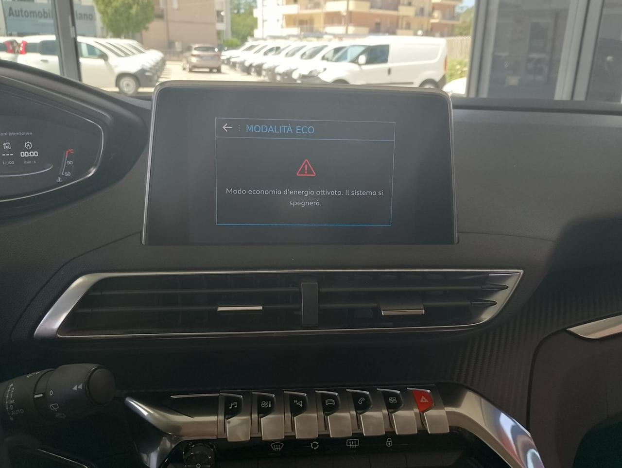 Peugeot 3008 PEUGEOT 3008 5P SUV BLUEHDI 130 EAT8 SeS BUSINESS AUTOMATICA